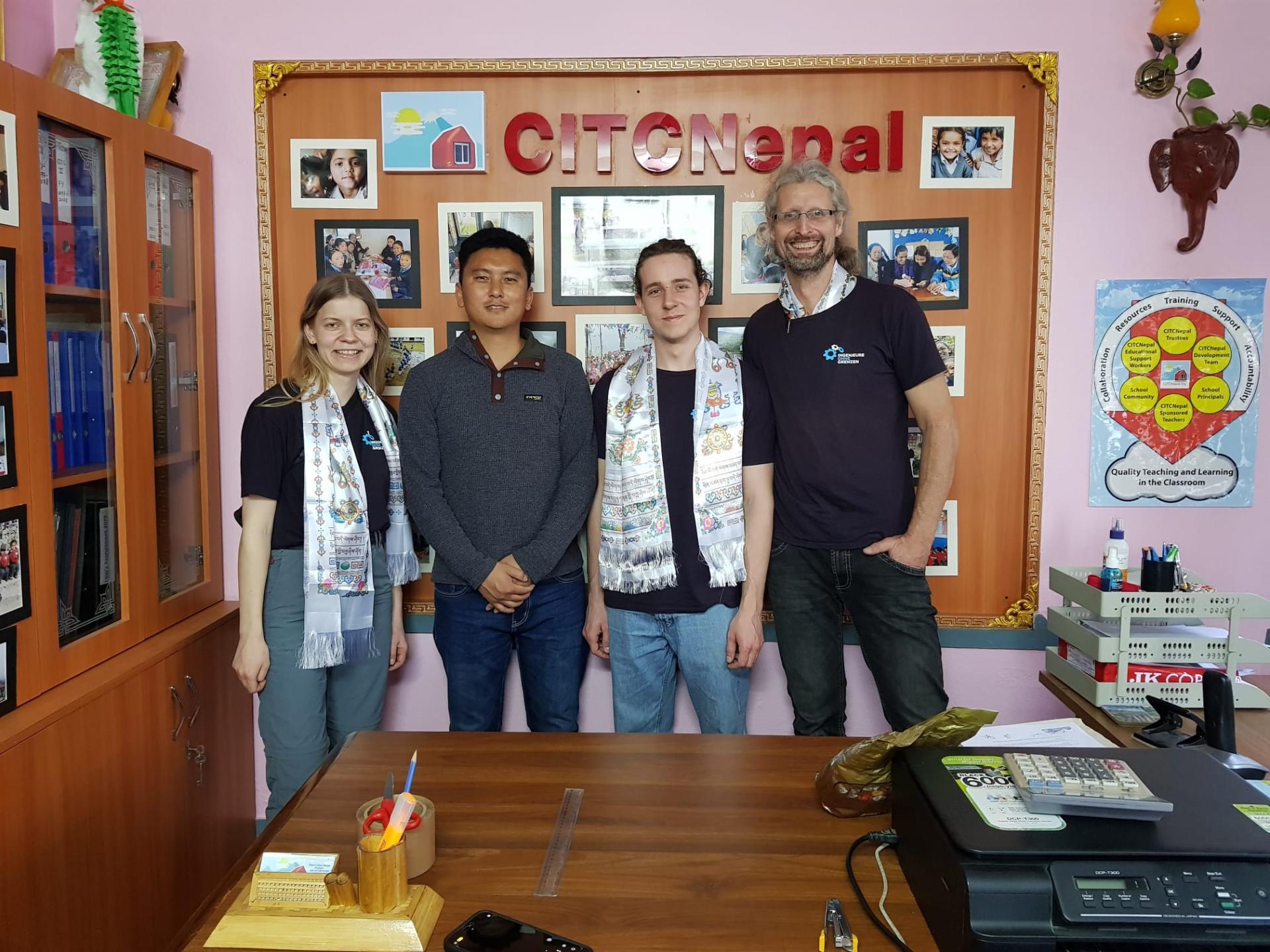 Das Team trifft sich mit dem Projektpartner.