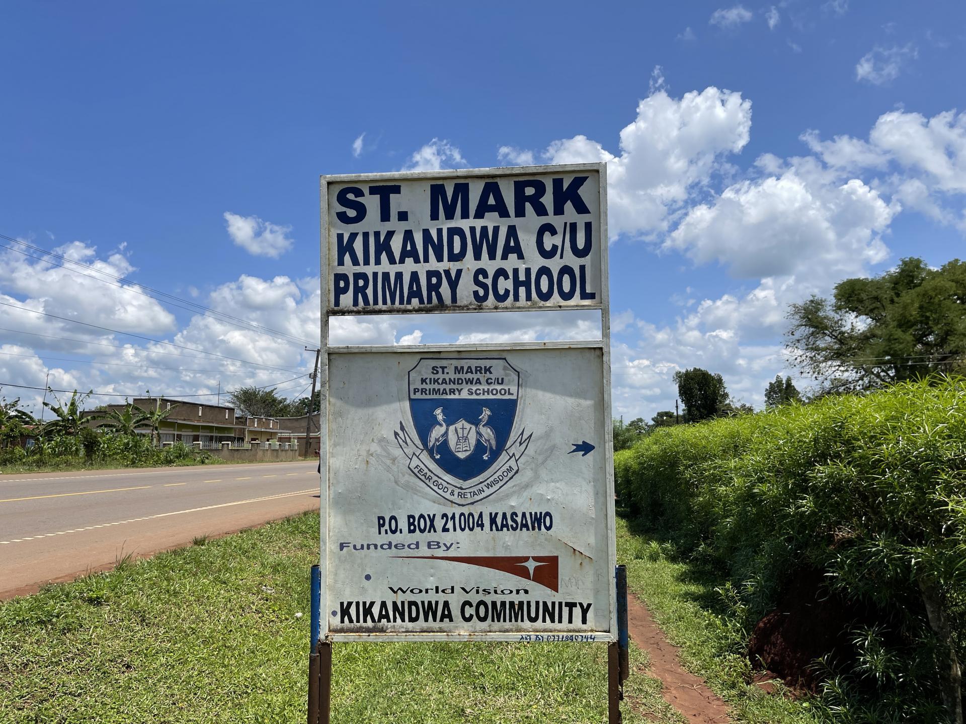 Schild St.-Mark-Kikandwa-Grundschule