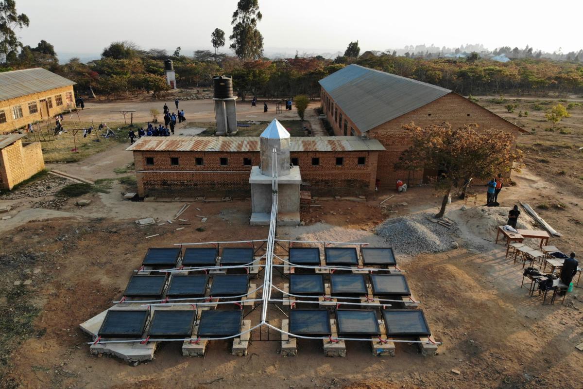 Foto der solaren Warmwasseranlage Implementierung 2022