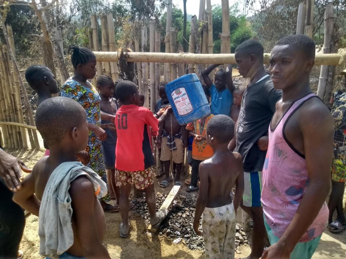 TTTs, Toilettenbau, Tippy Tap, Sierra Leone, Rowaka, Ingenieure ohne Grenzen, Entwicklungshilfe