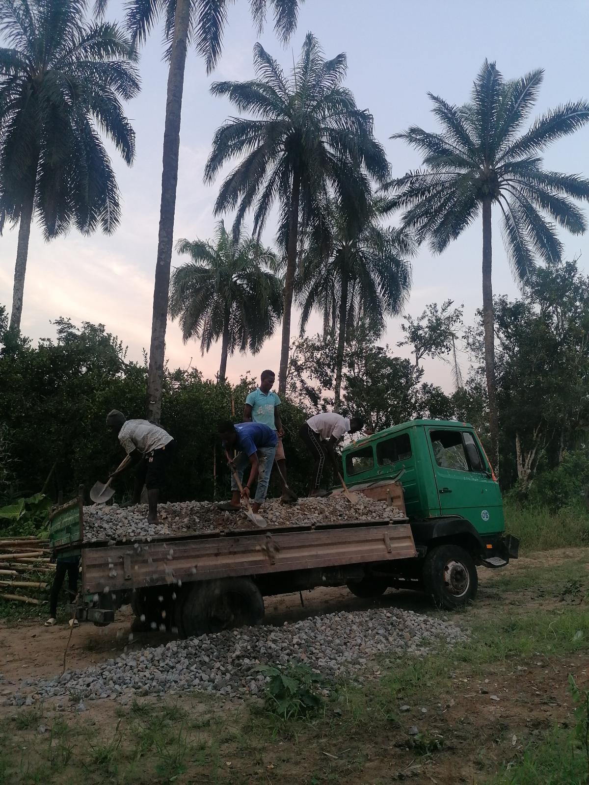 Materiallieferung in Rowaka