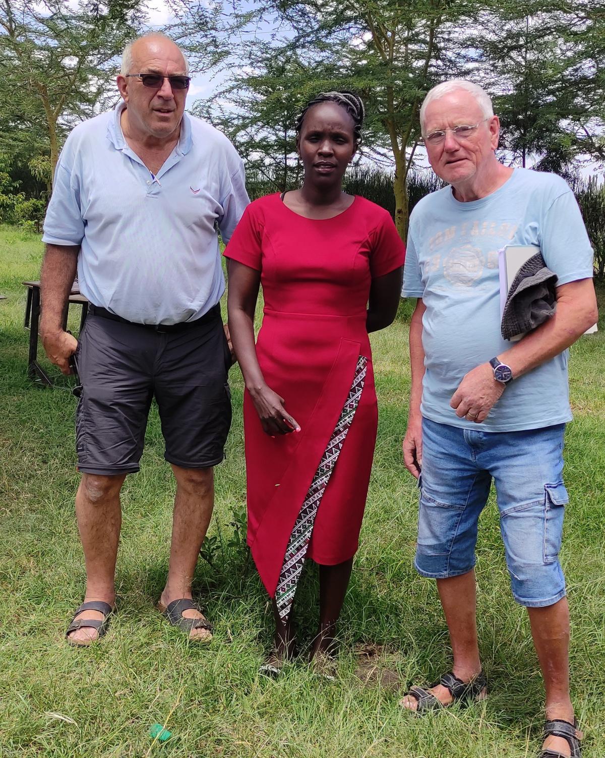 Karsten Nelly und Klaus in der Sekenani Girls High School, Kenia