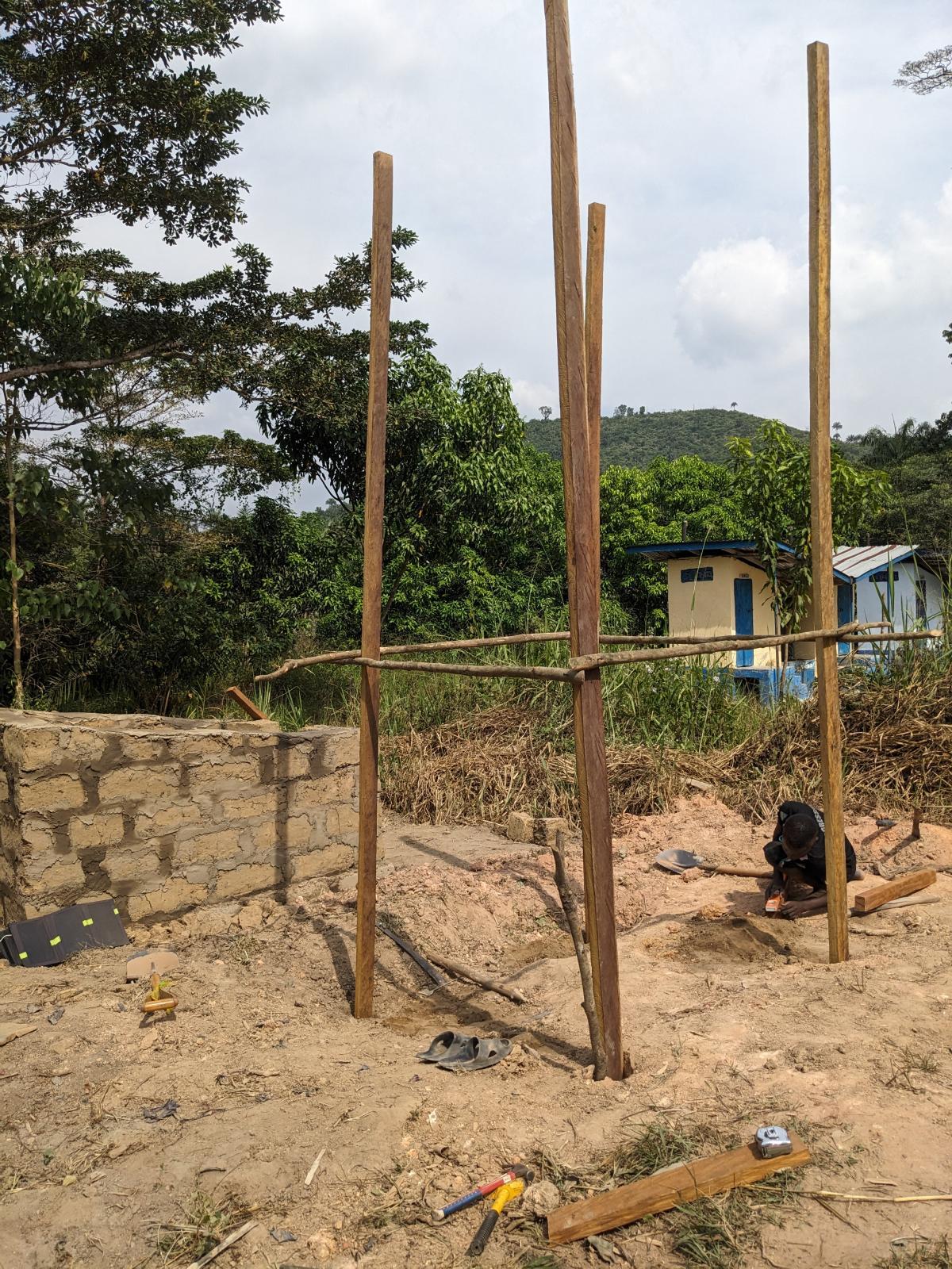Start des Baus der Haushaltstrockentrenntoiletten