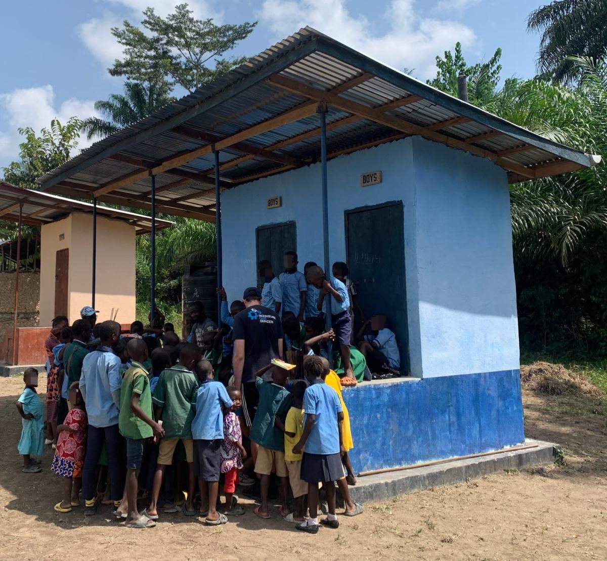 Evaluierung der Trockentrenntoiletten mit den Caretakern und Schulkindern in Makenthie