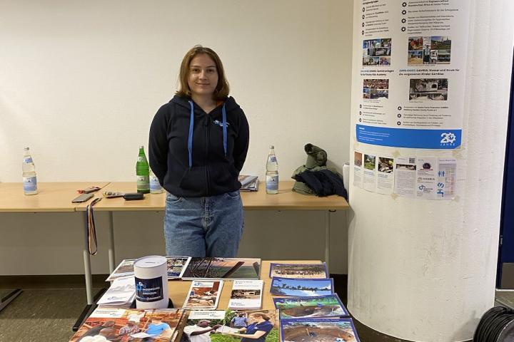 Aktive aus RG-Hamburg am Infostand in der HAW