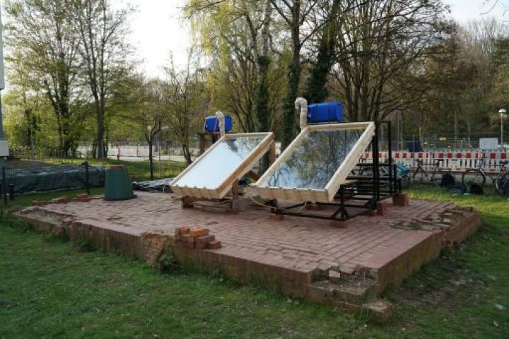 In Tansania bauen Ingenieure ohne Grenzen zusammen mit Partnern eine solarthermische Wasserdesinfektionsanlage auf.