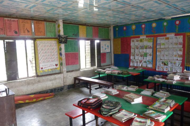 Klassenzimmer in einer Anandalok-Schule