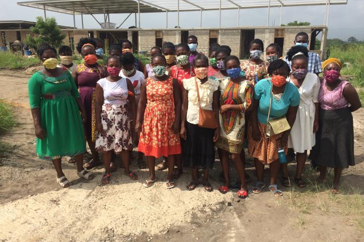 Die Mamas zu Besuch in der neu entstehenden Fair Trade Zone in Kpong, Eastern Region, Ghana, im Dezember 2021.