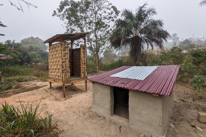 Haushaltstrockentrenntoilette mit Kompost