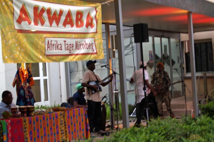 Musiker bei der Eröffnung der Afrikatage