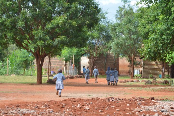 Kinder an der Mbuyuni Sunrise Academy