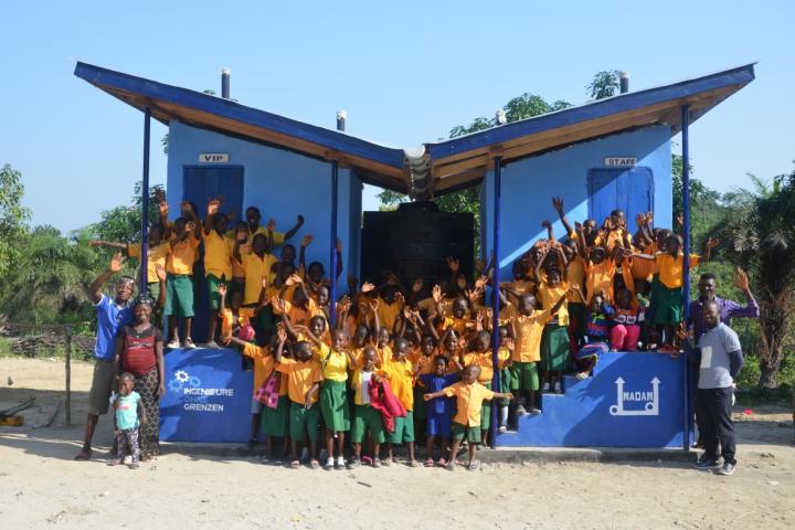 Wir bauen Trockentrenntoiletten in Sierra Leone