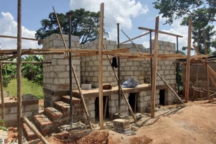 Grundmauern Trockentrenntoiletten Uganda