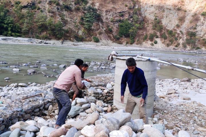NEUES WASSERSYSTEM FÜR DIE DÖRFER CHAINPUR UND TINKHOPRE IN NEPAL