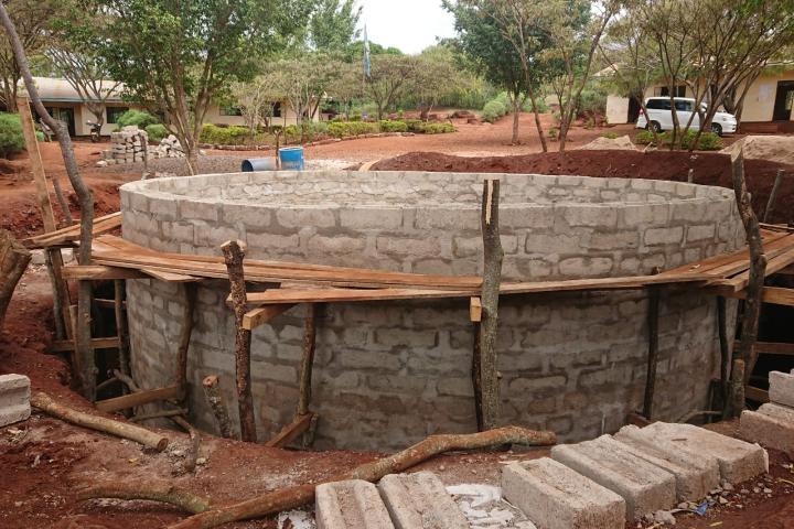 Maki Tansania Zisterne 2021