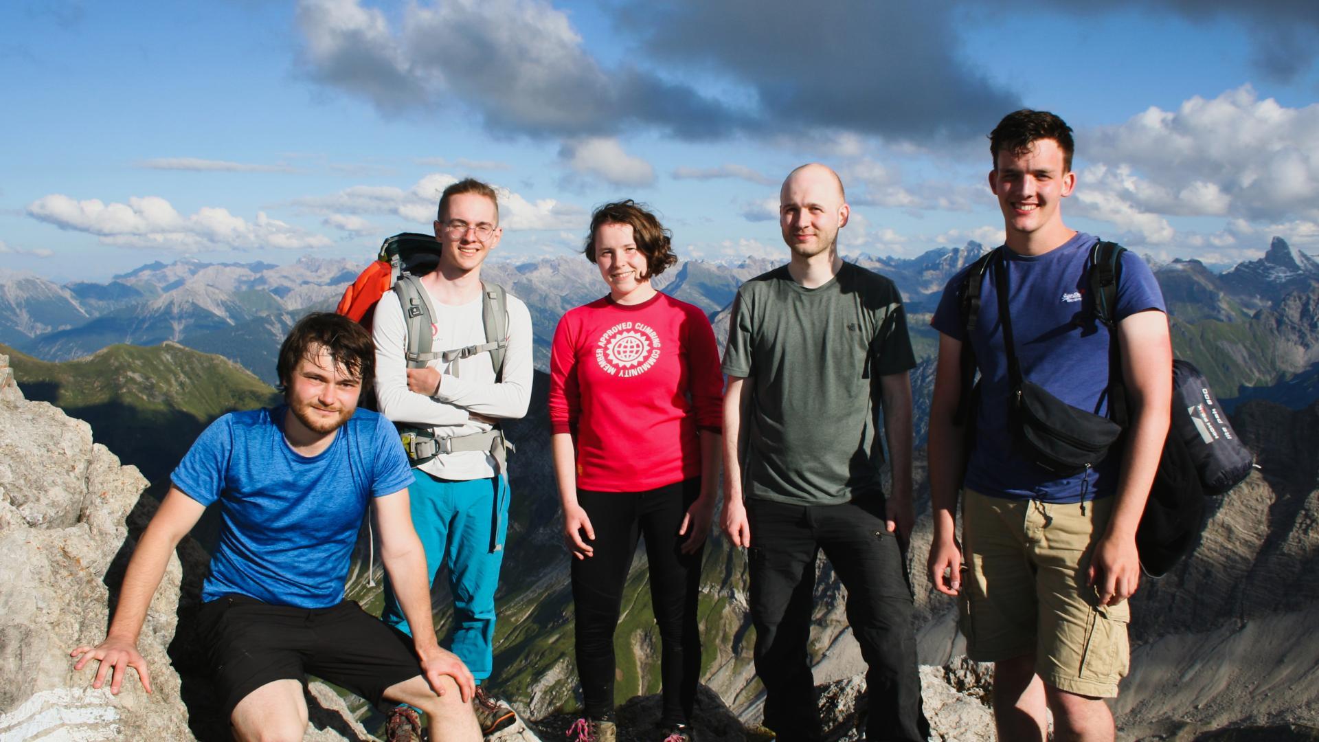 Gruppenfoto Kraftwerksbesichtigung in den Alpen