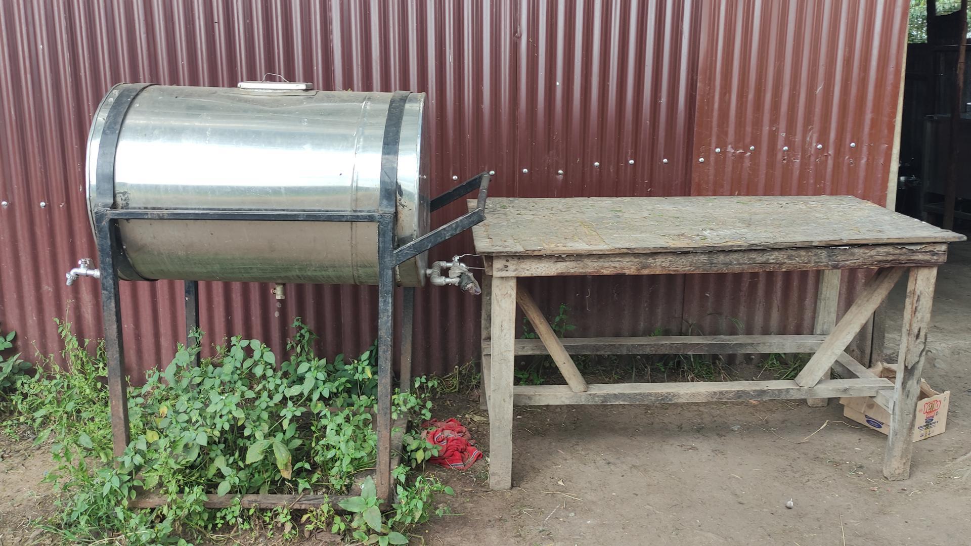 Kenia: Sekenani Girls High School - Heisswasserspeicher für die Küche