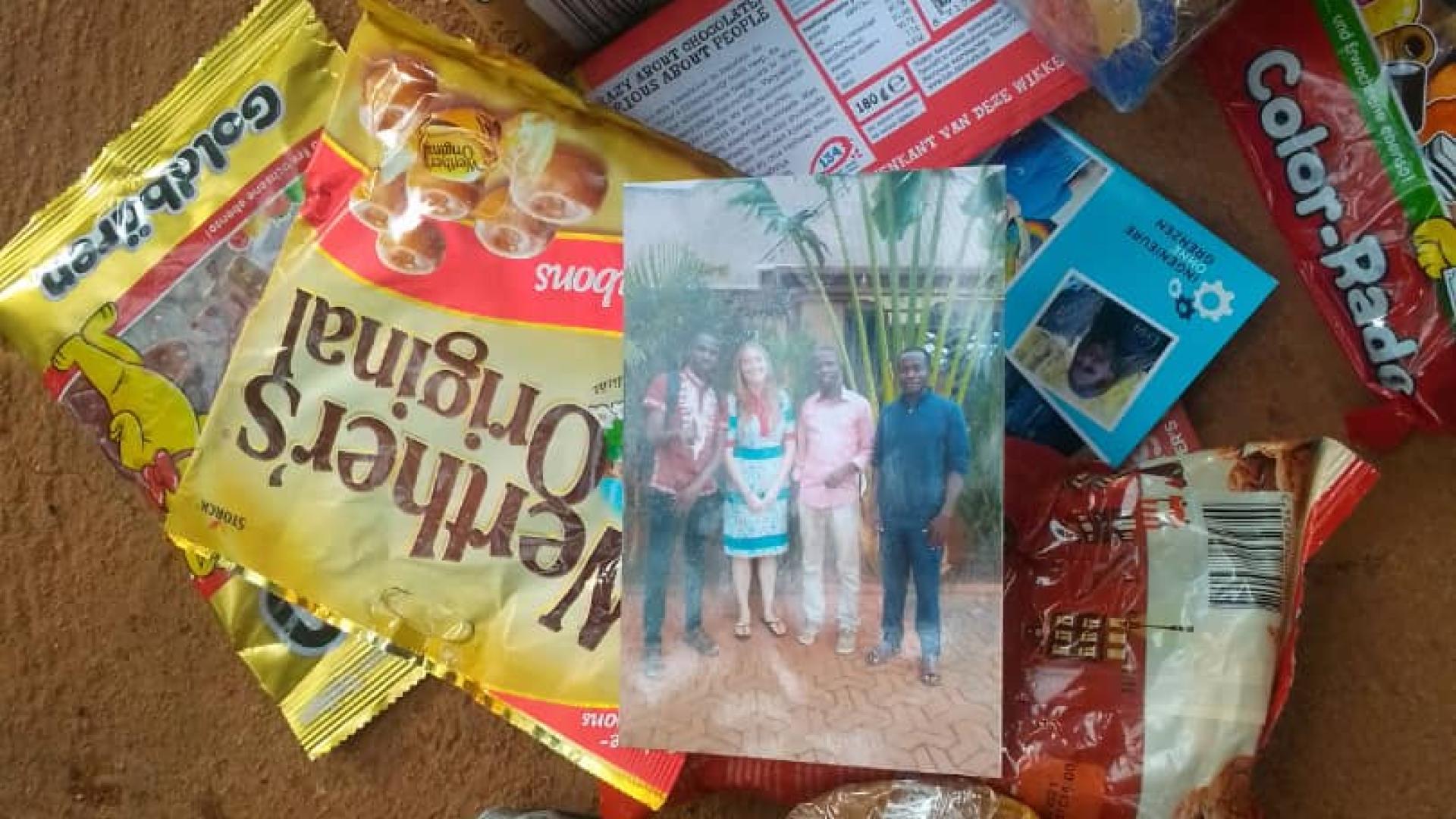 Im Paket war auch noch ein wenig Verpflegung. Die meisten Artikel dieser gesunden Mischung gibt es in Tansania nicht zu kaufen.
