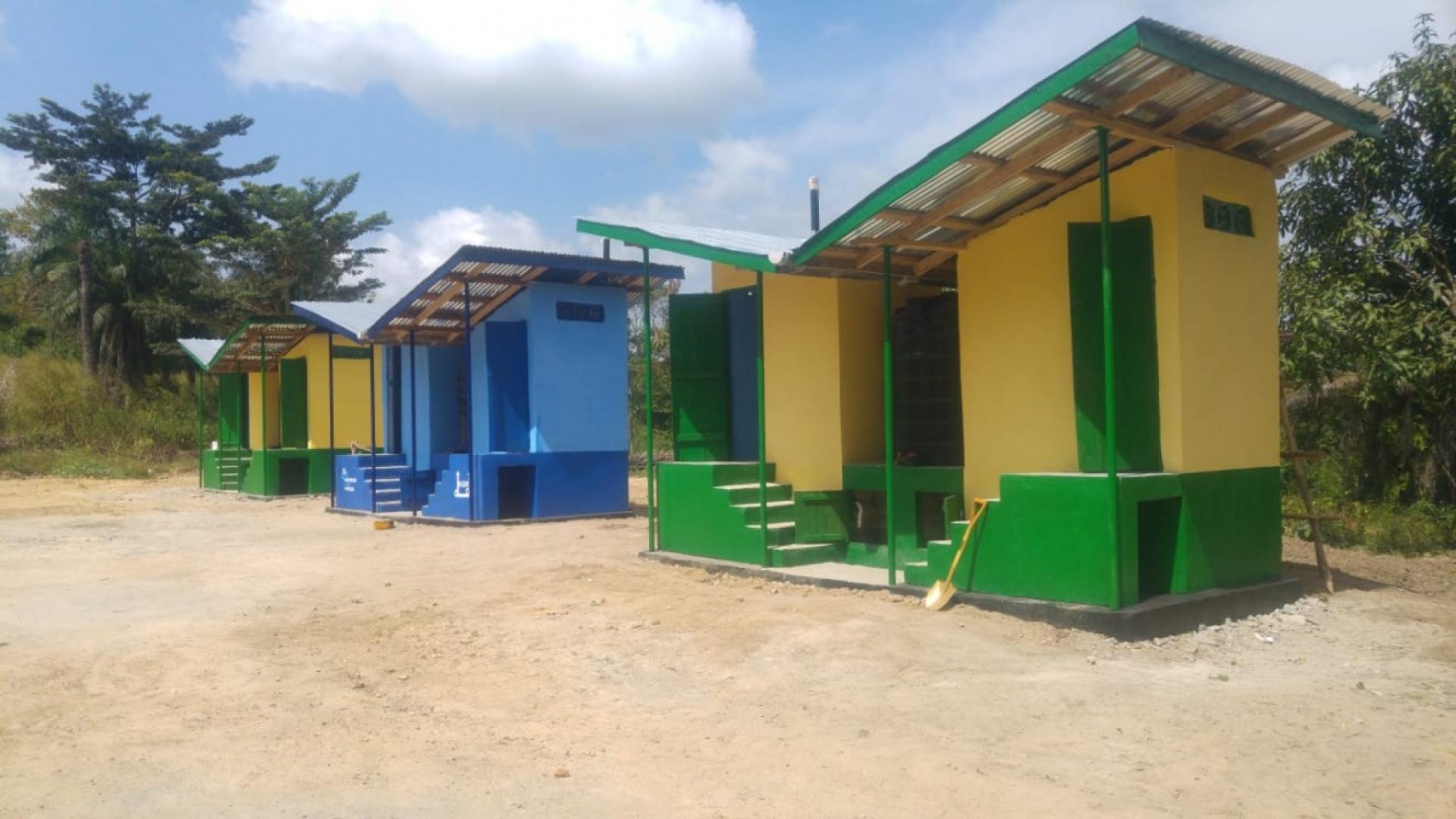 Wir bauen Trockentrenntoiletten in Sierra Leone