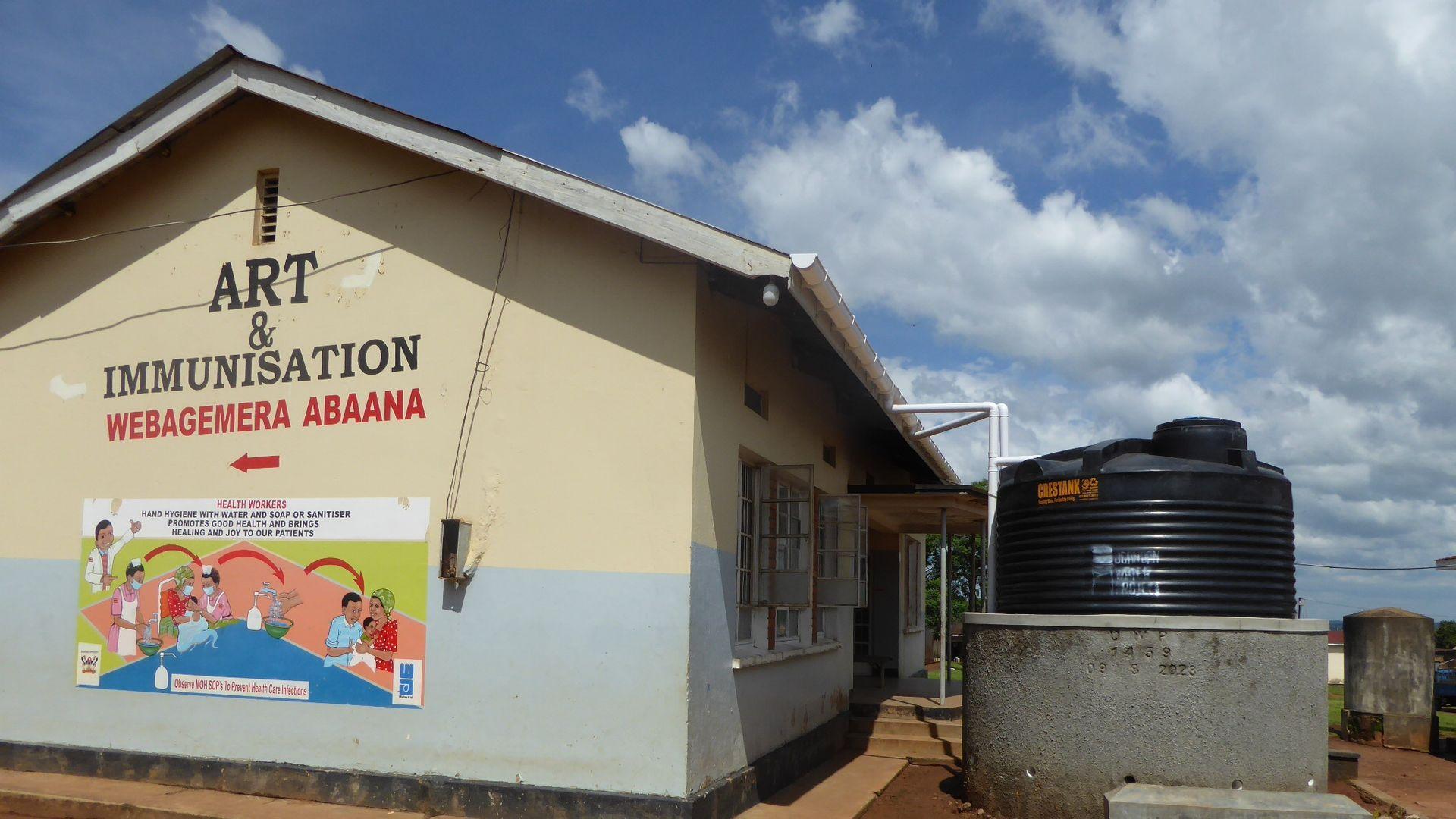 Das Bild zeigt ein Haus in Uganda, Nakifuma
